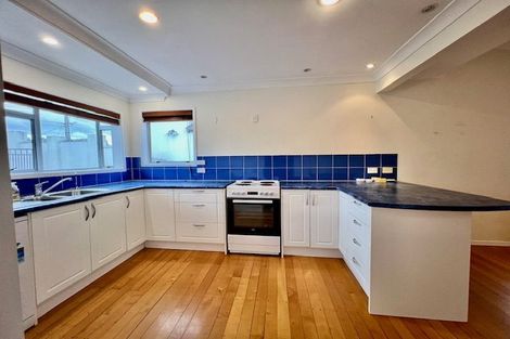 Photo of property in 24 Vipond Road, Stanmore Bay, Whangaparaoa, 0932