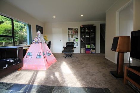 Photo of property in 1/52 Galloway Crescent, Farm Cove, Auckland, 2012