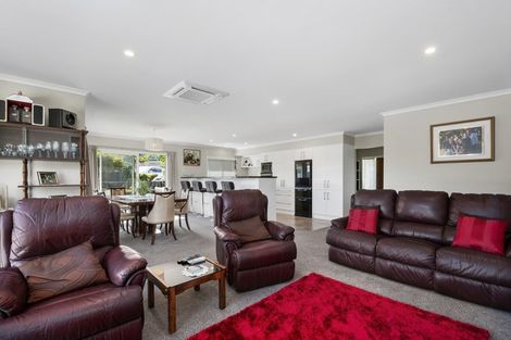 Photo of property in 6 Rogers Place, Kinloch, Taupo, 3377