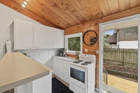 Photo of property in 2/15 Selwyn Crescent, Forrest Hill, Auckland, 0620