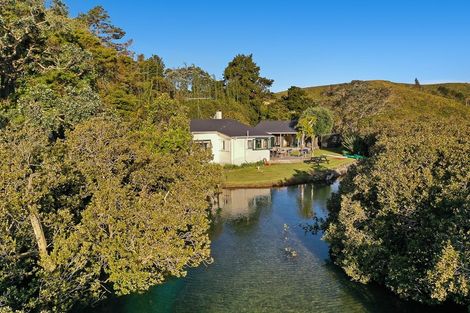 Photo of property in 847 Matapouri Road, Matapouri, Whangarei, 0173
