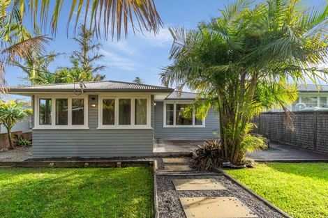 Photo of property in 13 Amberley Avenue, Te Atatu South, Auckland, 0610