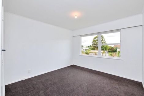 Photo of property in 2/16 Blacklock Avenue, Henderson, Auckland, 0612