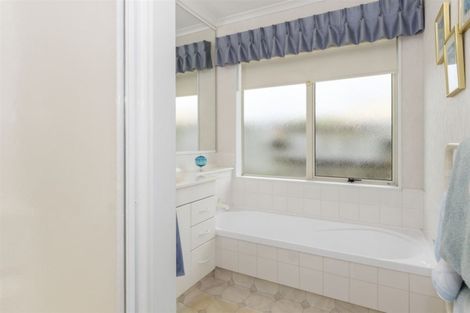 Photo of property in 5 Kentia Avenue, Mount Maunganui, 3116