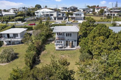 Photo of property in 12 Tindalls Bay Road, Tindalls Beach, Whangaparaoa, 0930
