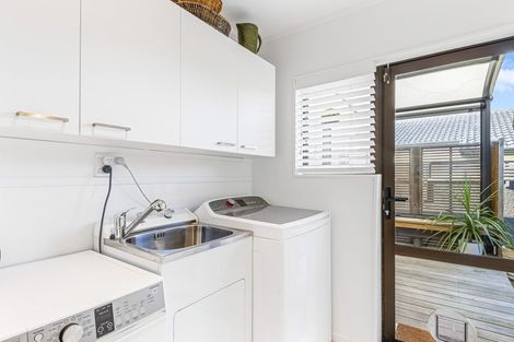 Photo of property in 9 Westpark Drive, West Harbour, Auckland, 0618