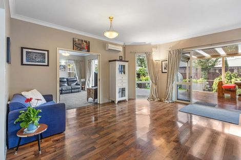 Photo of property in 137 Centaurus Road, Saint Martins, Christchurch, 8022