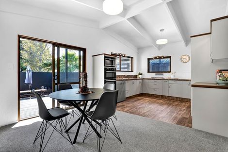 Photo of property in 7 Lombardy Place, Whalers Gate, New Plymouth, 4310