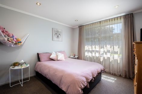 Photo of property in 4 Neve Place, Strandon, New Plymouth, 4312