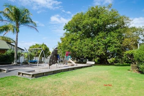 Photo of property in 7 Oakpark Place, West Harbour, Auckland, 0618