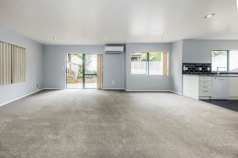 Photo of property in 2/21 Contessa Drive, Glenfield, Auckland, 0629