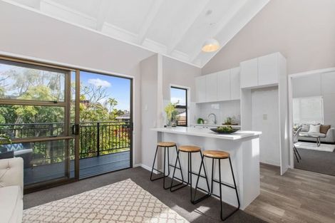 Photo of property in 2/18 Wernham Place, Northcote, Auckland, 0626