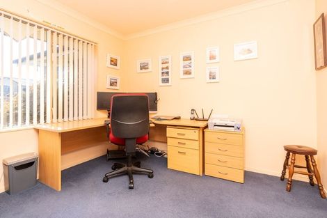 Photo of property in 25 Limousin Place, Grandview Heights, Hamilton, 3200