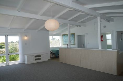 Photo of property in 25 Hemara Street, Waikanae Beach, Waikanae, 5036