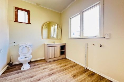 Photo of property in 39 Cambridge Terrace, Papatoetoe, Auckland, 2025
