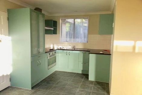 Photo of property in 2 Ballyward Close, East Tamaki, Auckland, 2013