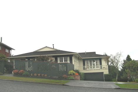Photo of property in 8 Chelsea View Drive, Chatswood, Auckland, 0626