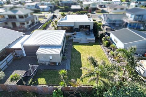 Photo of property in 50 Shortt Street, Foxton Beach, Foxton, 4815