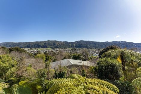 Photo of property in 13 Kenilworth Grove, Silverstream, Upper Hutt, 5019