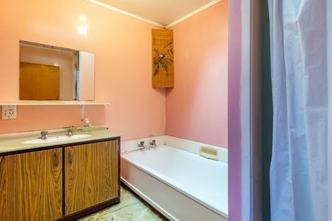 Photo of property in 27 Glen Vista Place, Bayview, Auckland, 0629