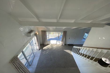 Photo of property in 2/32 Knightsbridge Drive, Forrest Hill, Auckland, 0620