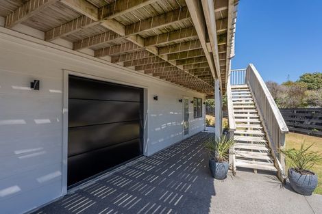 Photo of property in 116 Field Way, Waikanae Beach, Waikanae, 5036