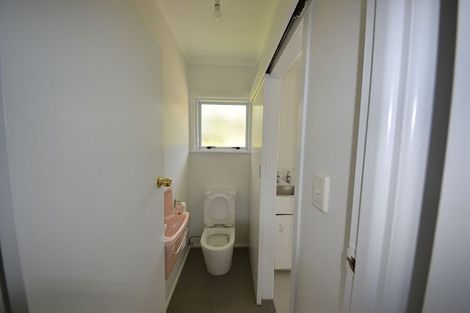 Photo of property in 27 Chivalry Road, Glenfield, Auckland, 0629