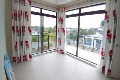 Photo of property in 17 Zara Court, Windsor Park, Auckland, 0632