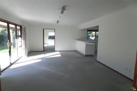 Photo of property in 5 Broadfell Avenue Avonhead Christchurch City