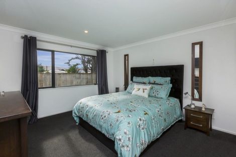 Photo of property in 14 Poppy Watts Grove, Stokes Valley, Lower Hutt, 5019