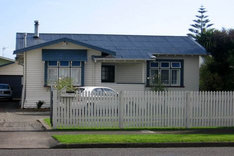 Photo of property in 43 College Street, Awapuni, Palmerston North, 4412