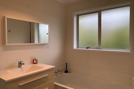 Photo of property in 10 Ciprian Place, Henderson, Auckland, 0612