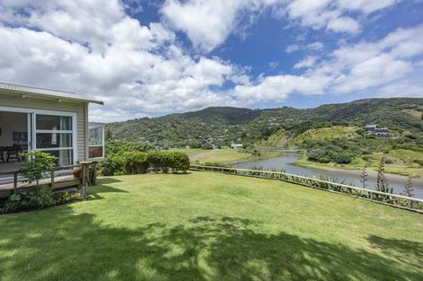 Photo of property in 14 Garden Road, Piha, 0772