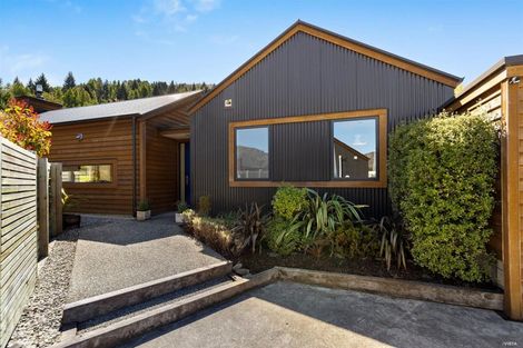 Photo of property in 16 Harrys Close, Arthurs Point, Queenstown, 9371