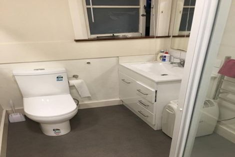 Photo of property in 25 Harbour View Road, Northland, Wellington, 6012