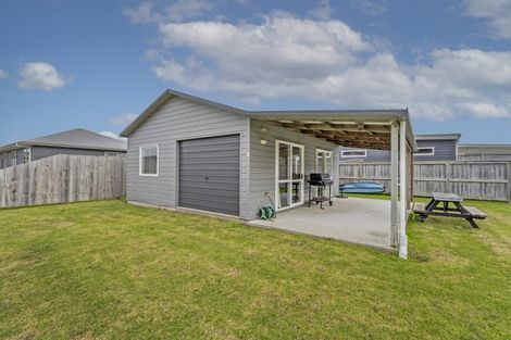 Photo of property in 15 Alf Simpson Drive, Whitianga, 3510