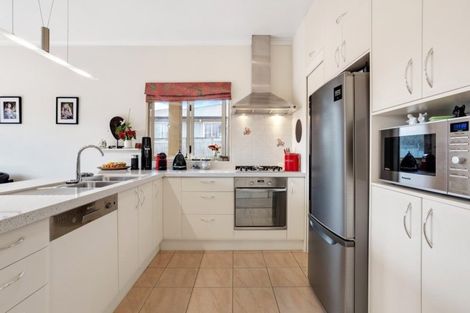 Photo of property in 8 Stonedge Lane, Rosedale, Auckland, 0632