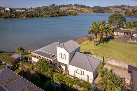 Photo of property in 48 Wainui Road, Raglan, 3225