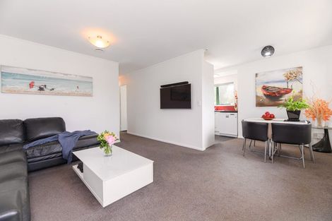 Photo of property in 2b Porter Avenue, Te Atatu South, Auckland, 0610