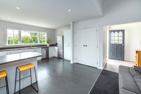 Photo of property in 10 Philip Street, Carterton, 5713