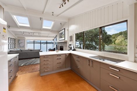 Photo of property in 39 Opahi Bay Road, Mahurangi West, Warkworth, 0983