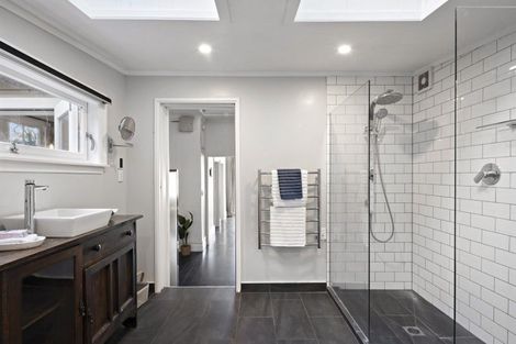 Photo of property in 397 Karaka Bay Road, Karaka Bays, Wellington, 6022