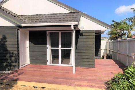 Photo of property in 30b William Bond Street, Stanley Point, Auckland, 0624