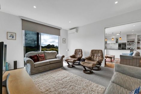 Photo of property in 25 Aderman Place, Hurworth, New Plymouth, 4310