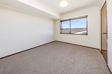 Photo of property in 16 Voltaire Court, Botany Downs, Auckland, 2010