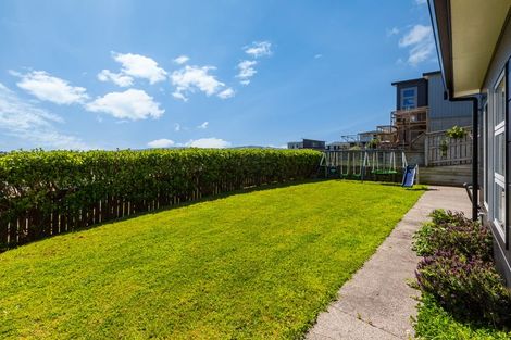 Photo of property in 87 Endeavour Drive, Whitby, Porirua, 5024