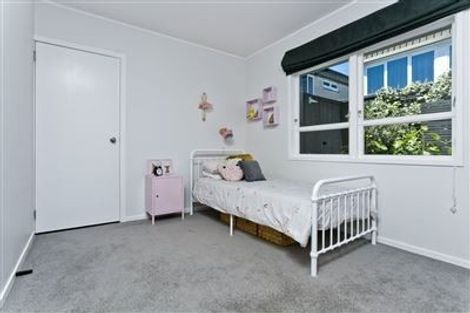Photo of property in 1/2 Spencer Terrace, Hauraki, Auckland, 0622