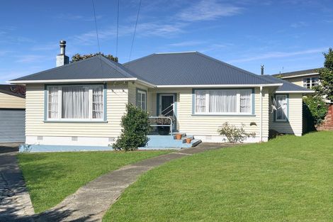 Photo of property in 15 Kawiu Road, Levin, 5510