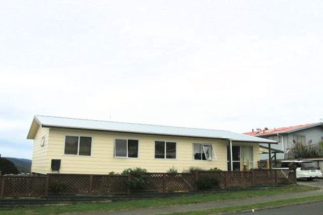 Photo of property in 23 Aniseed Grove, Timberlea, Upper Hutt, 5018