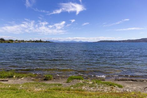 Photo of property in 2/227 Lake Terrace, Waipahihi, Taupo, 3330